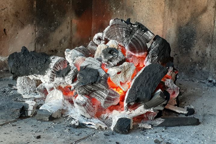 Como hacer fuego para el asado en sólo 3 pasos – Fácil y rápido