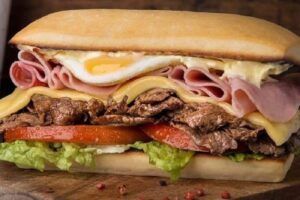 Sándwich de lomo argentino – Super recargado