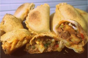 Receta de empanada salteña cortada a cuchillo