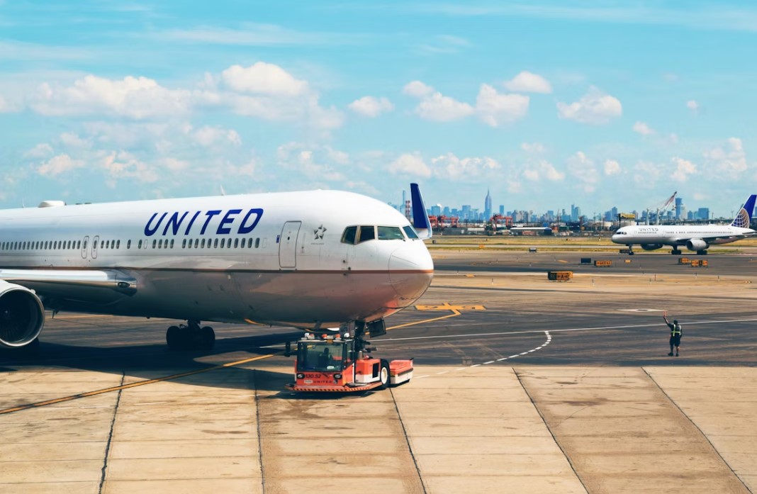 united airlines flight ua770 emergency diversion