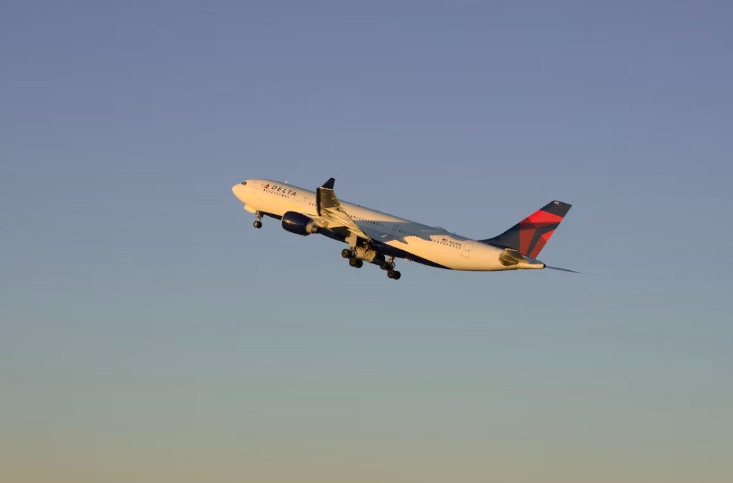 delta flight dl275 diverted lax