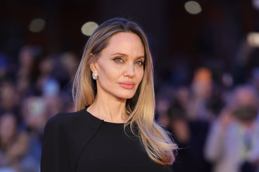 Angelina Jolie Net Worth