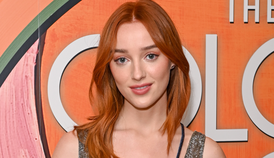 Phoebe Dynevor Height