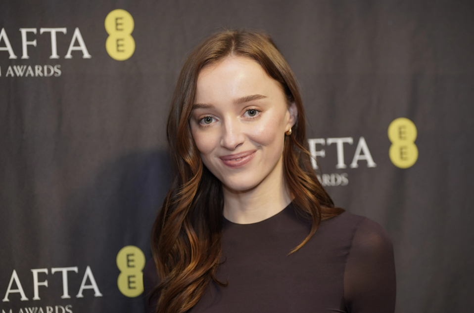 Phoebe Dynevor Height